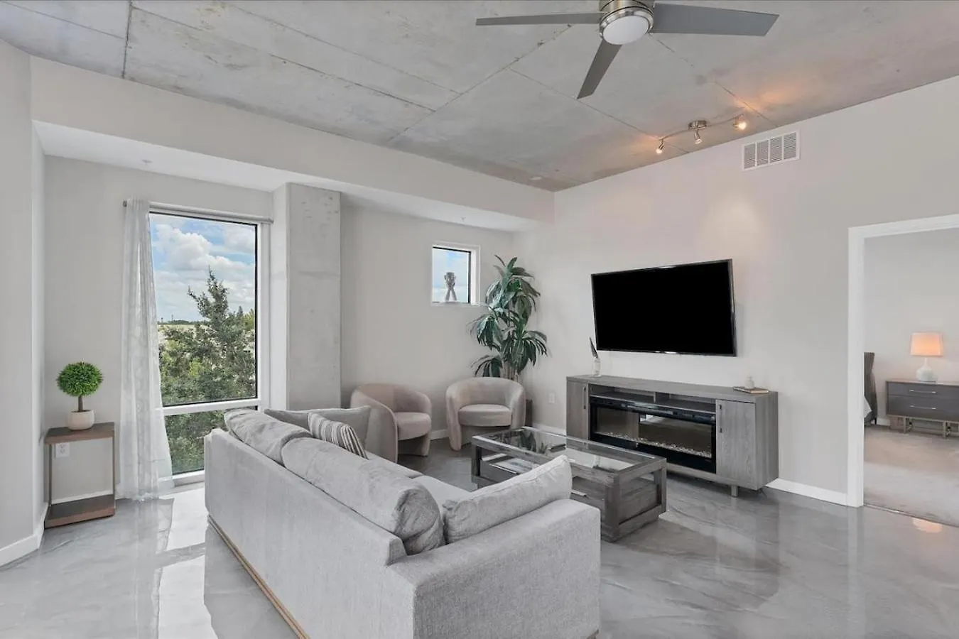 Modern 3 Bedroom Condo In Downtown W Free Parking Orlando