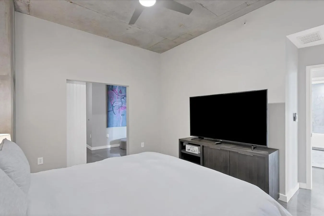 Modern 3 Bedroom Condo In Downtown W Free Parking Orlando