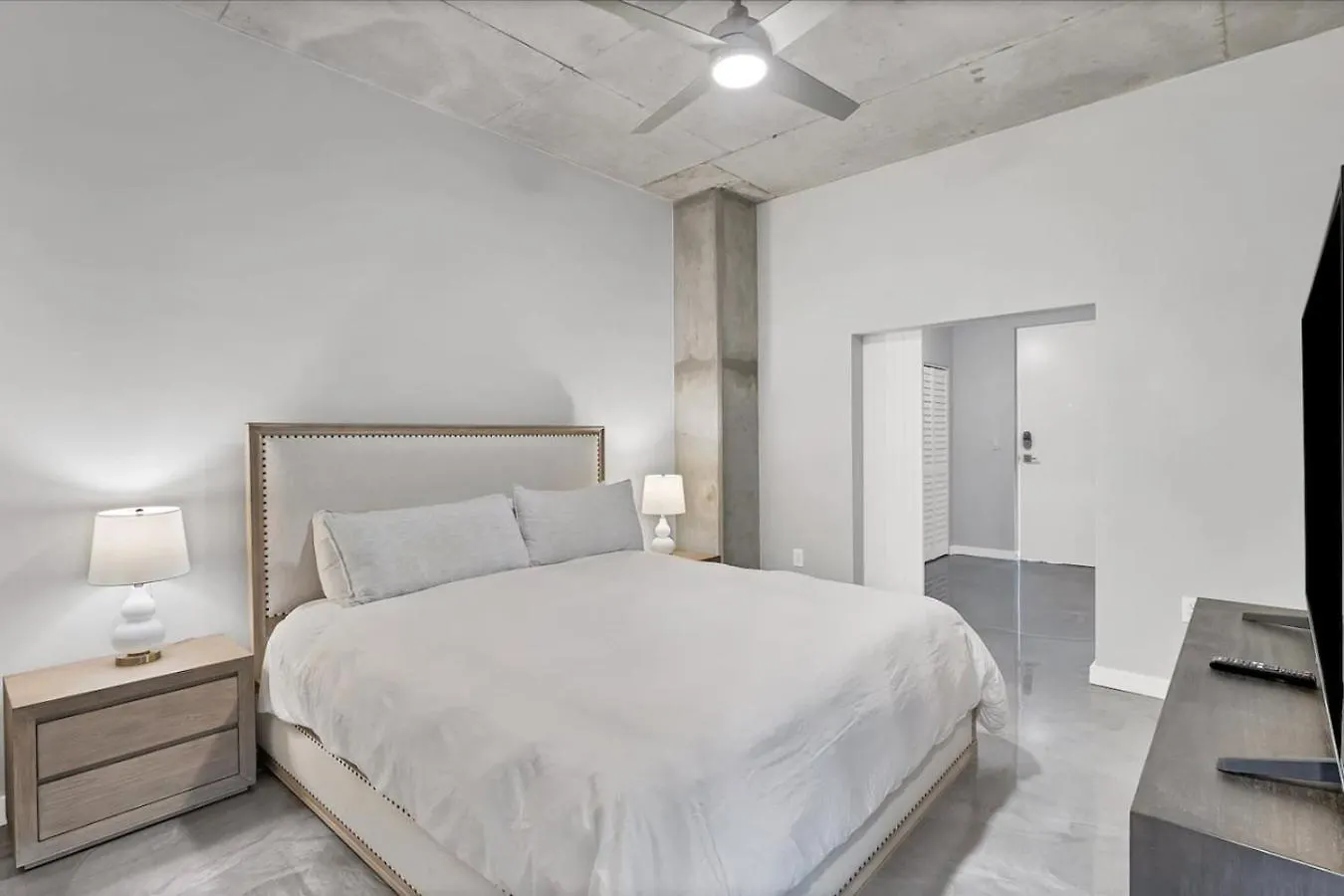Modern 3 Bedroom Condo In Downtown W Free Parking Orlando Apartment