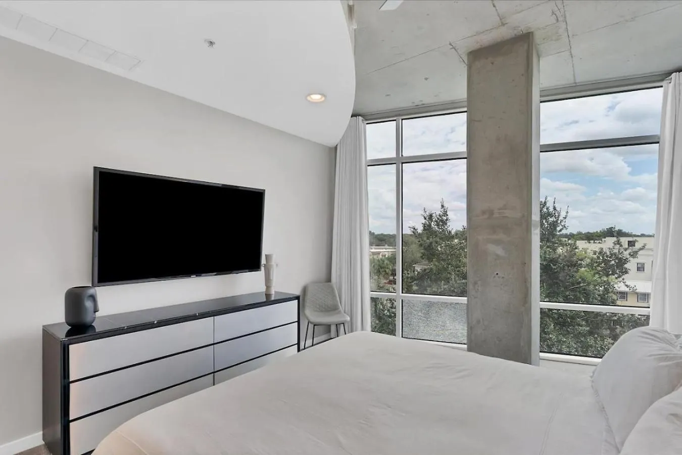 Modern 3 Bedroom Condo In Downtown W Free Parking Orlando Apartment